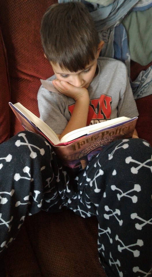 20161016 Dakota Reads a Lot b