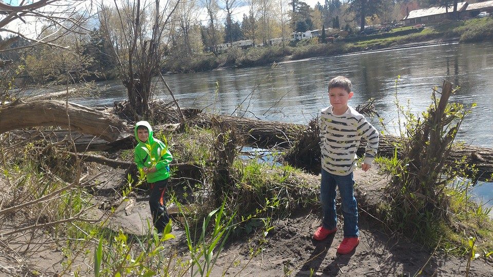 20161017 Boys along the riverbank