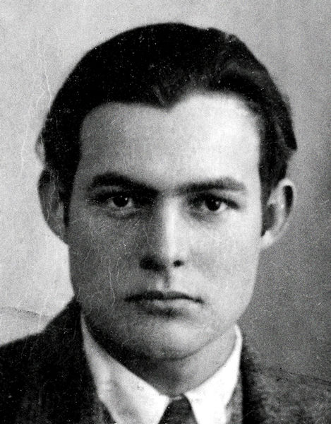 469px-Ernest Hemingway 1923 passport photo.TIF